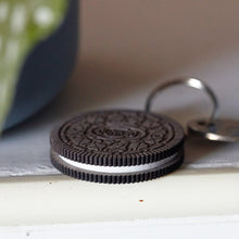 Load image into Gallery viewer, COOKIE &amp; CREAM - BISCUIT KEYRING BY DUNKED
